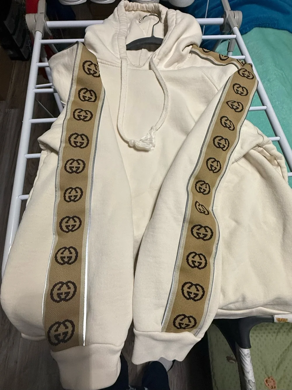 Gucci Cream Crewneck Hoodie with Beige Logo-Trim Shoulders men’s size medium